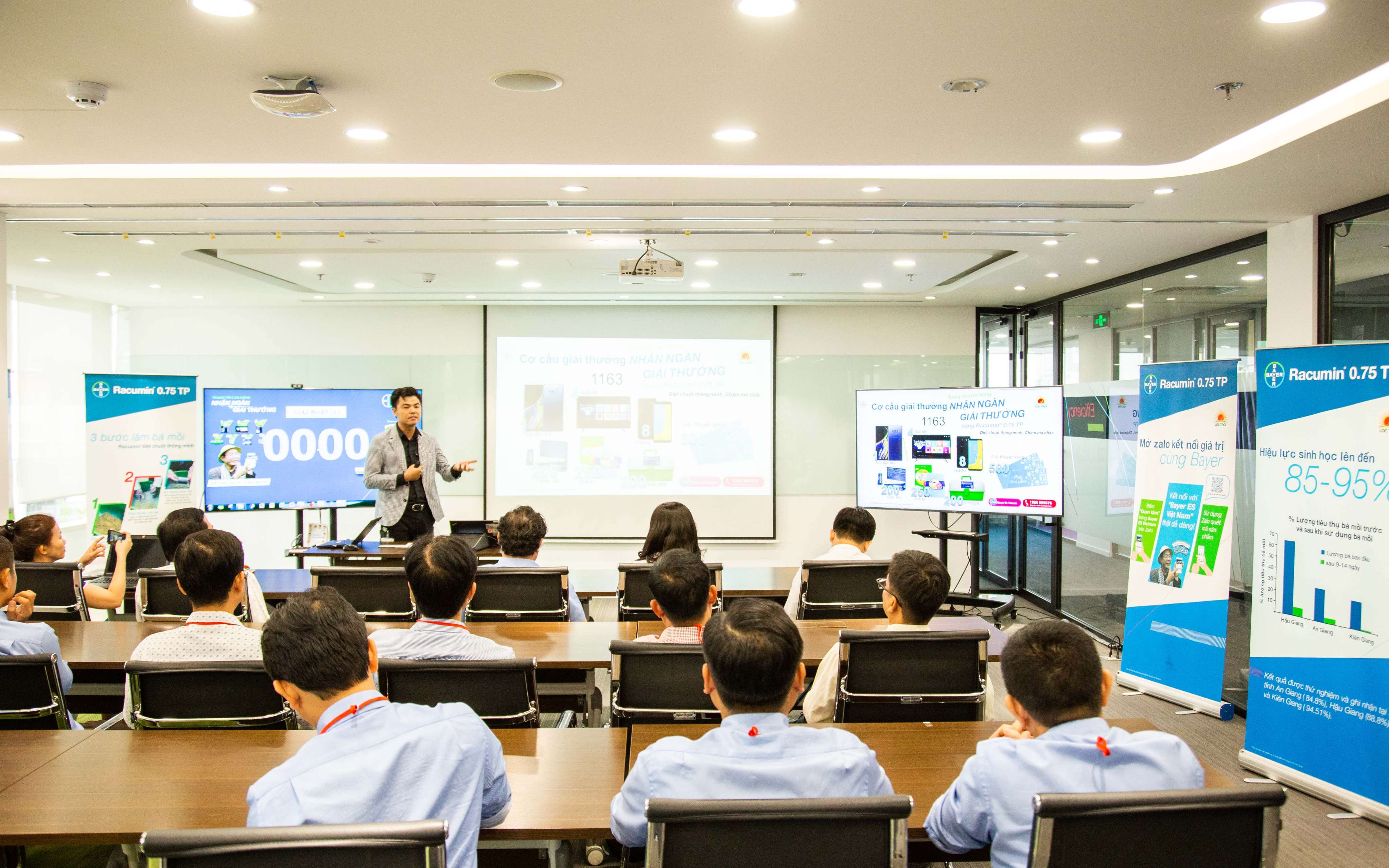 QUAY SO TRUNG THUONG TRANG TRI CUA HANG NHAN NGAN GIAI THUONG CUNG RACUMIN 0.75 TP